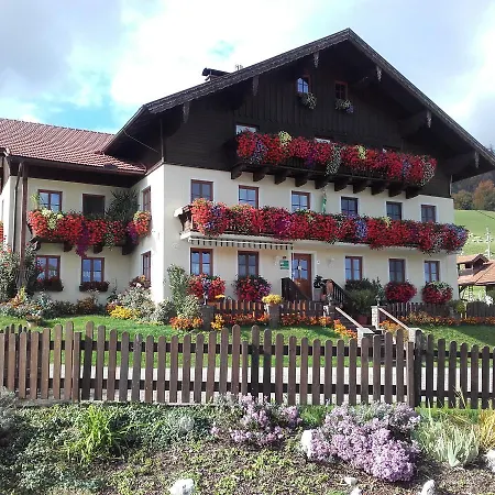 Nussbaumer Am Irrsee Farm stay